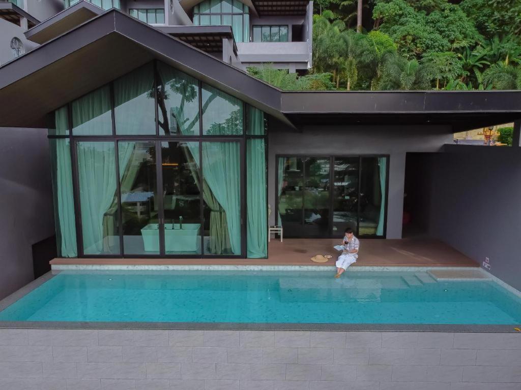 The Senses Pool